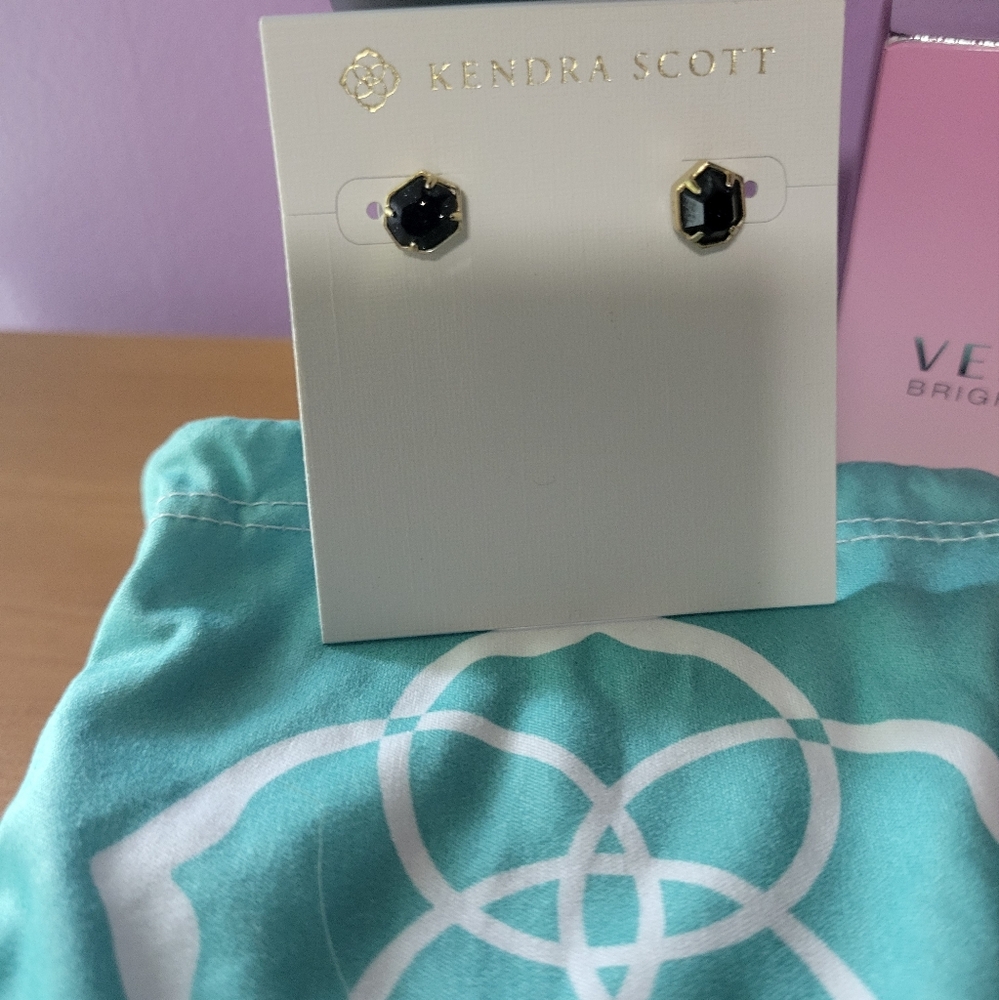 Barely worn Kendra Scott studs